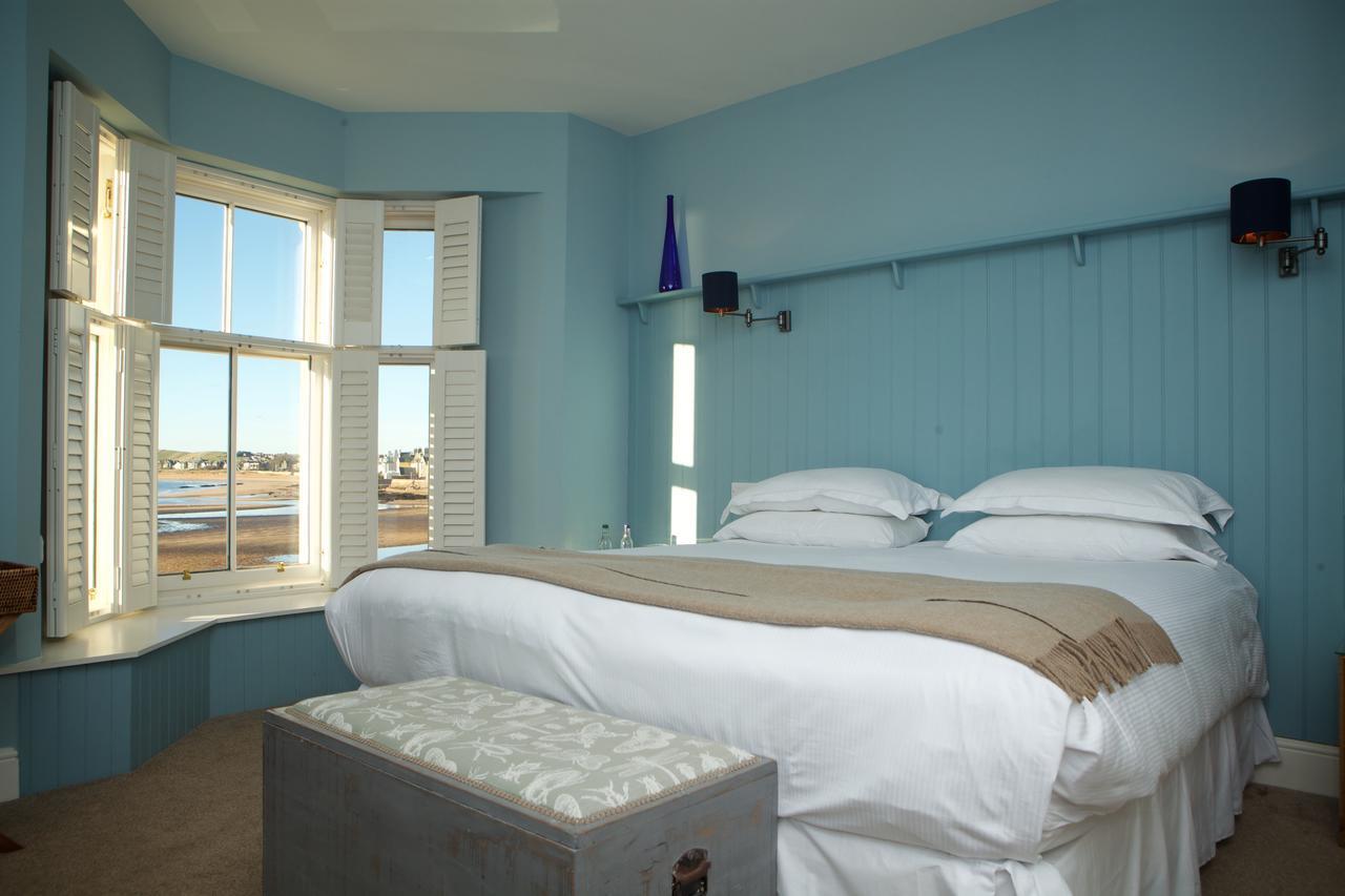The Ship Inn Elie Luaran gambar